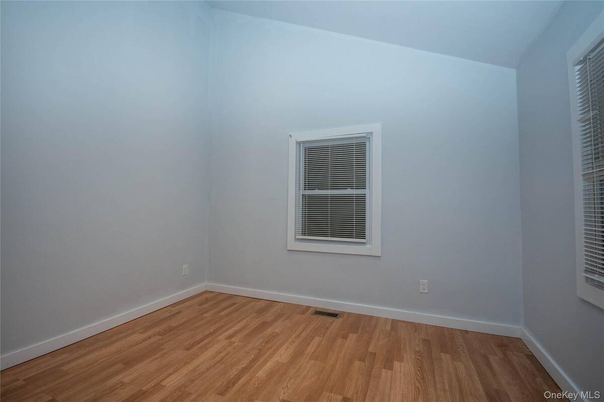 #9 photo, 27 Cynthia Lane, सफ़ोक काउंटी Center Moriches , NY 11934