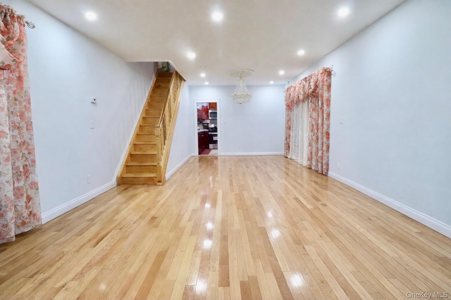 #5 photo, 12215 115th Avenue, Куинс ‖ South Ozone Park , NY 11420