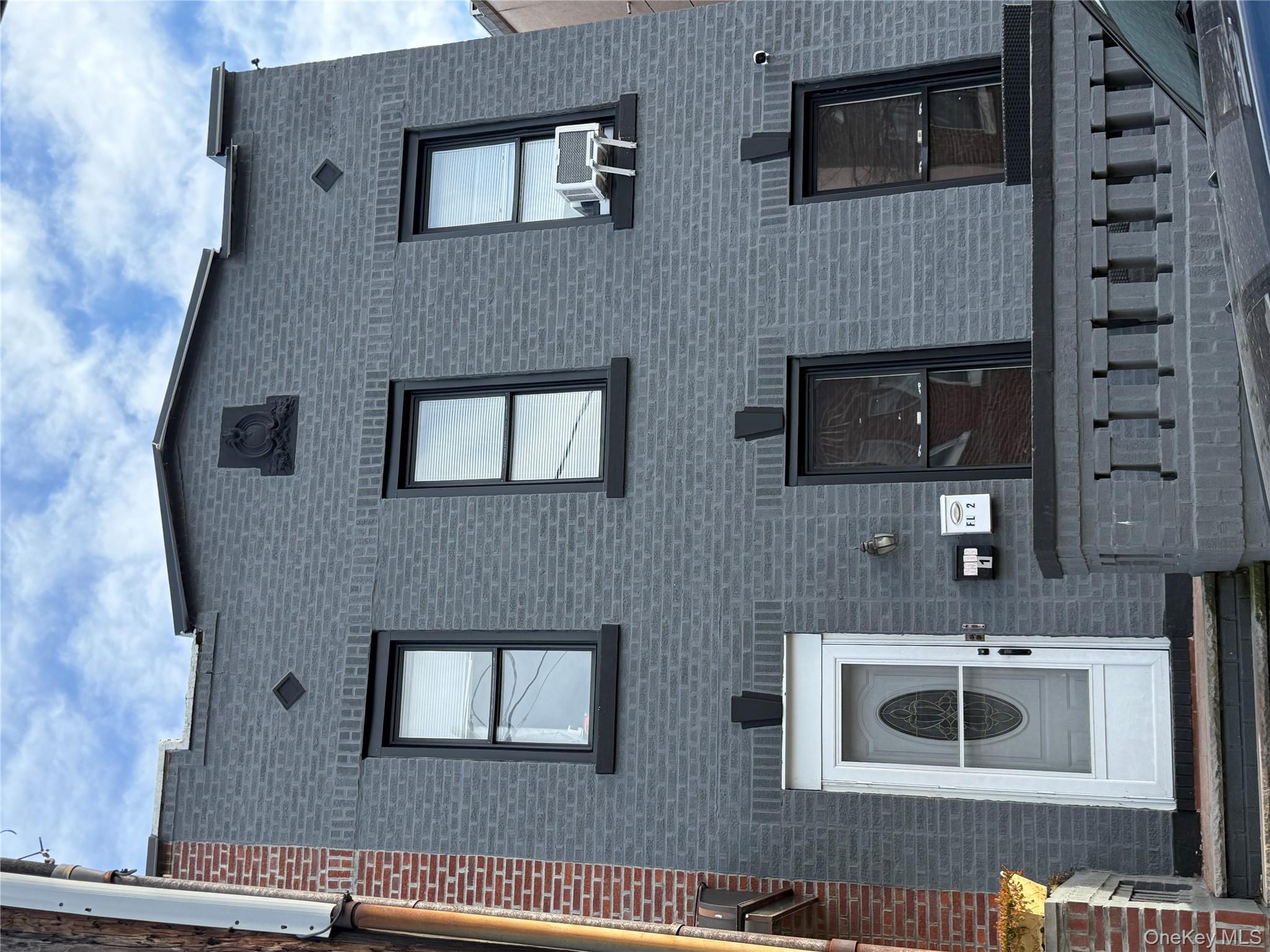 #1 photo, 6963 74th Street, कुईंस Middle Village , NY 11379