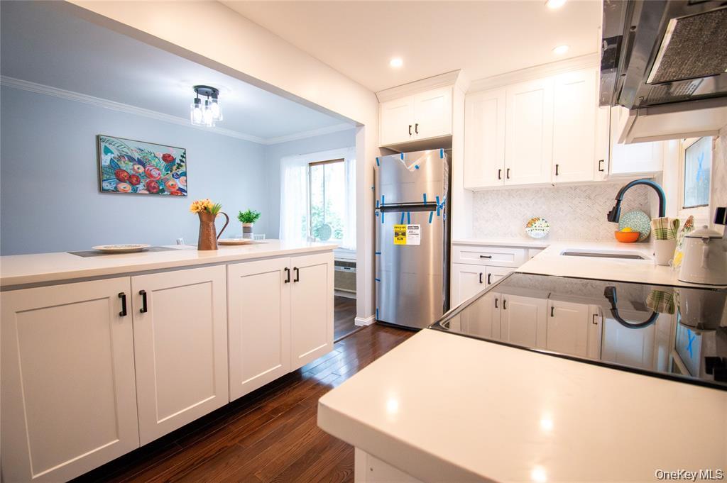 #3 photo, 650 Bryant Street, ناسو East Meadow , NY 11554