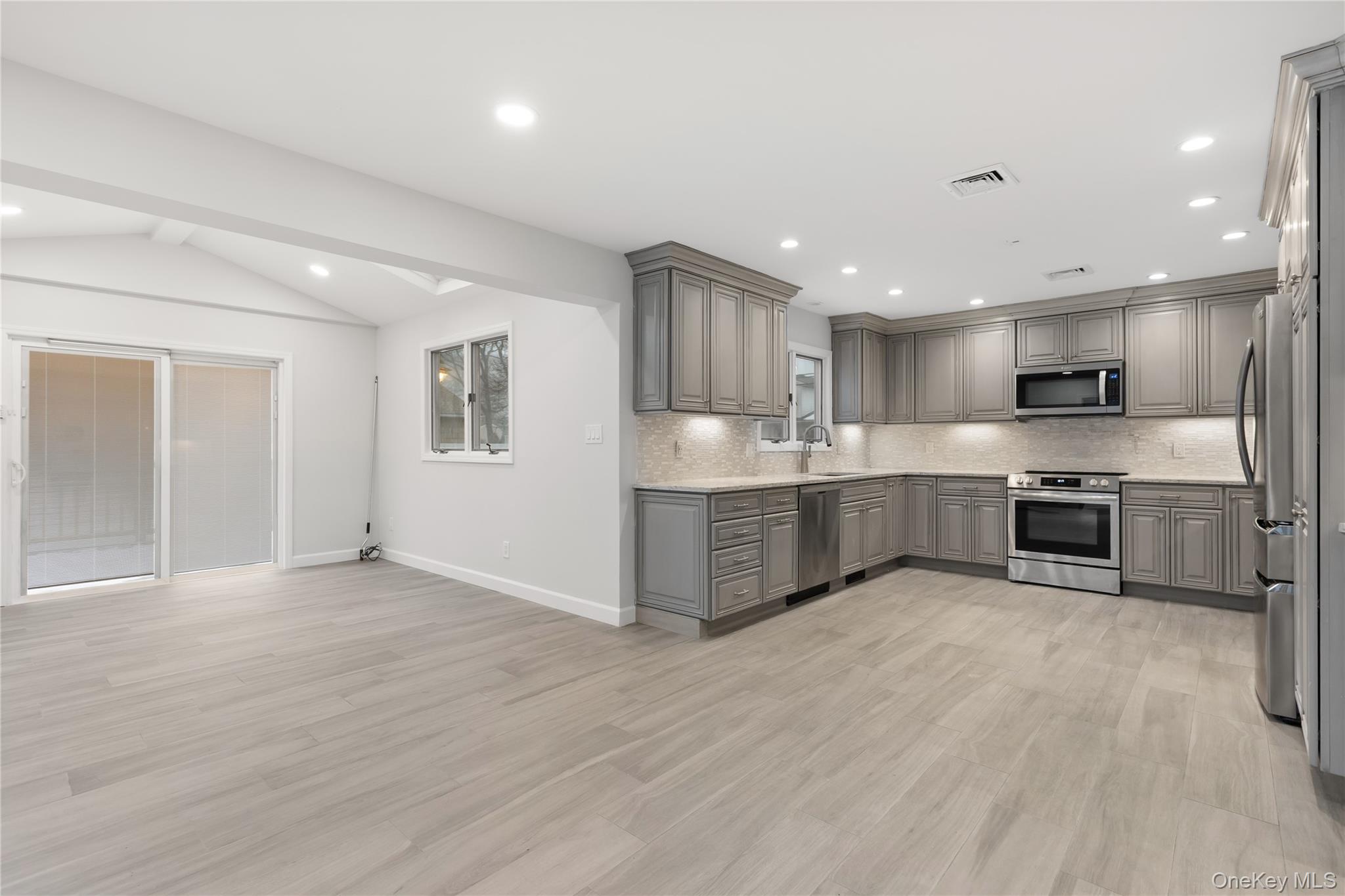 #10 photo, 339 Halbert Drive, سوفولك Holbrook , NY 11741