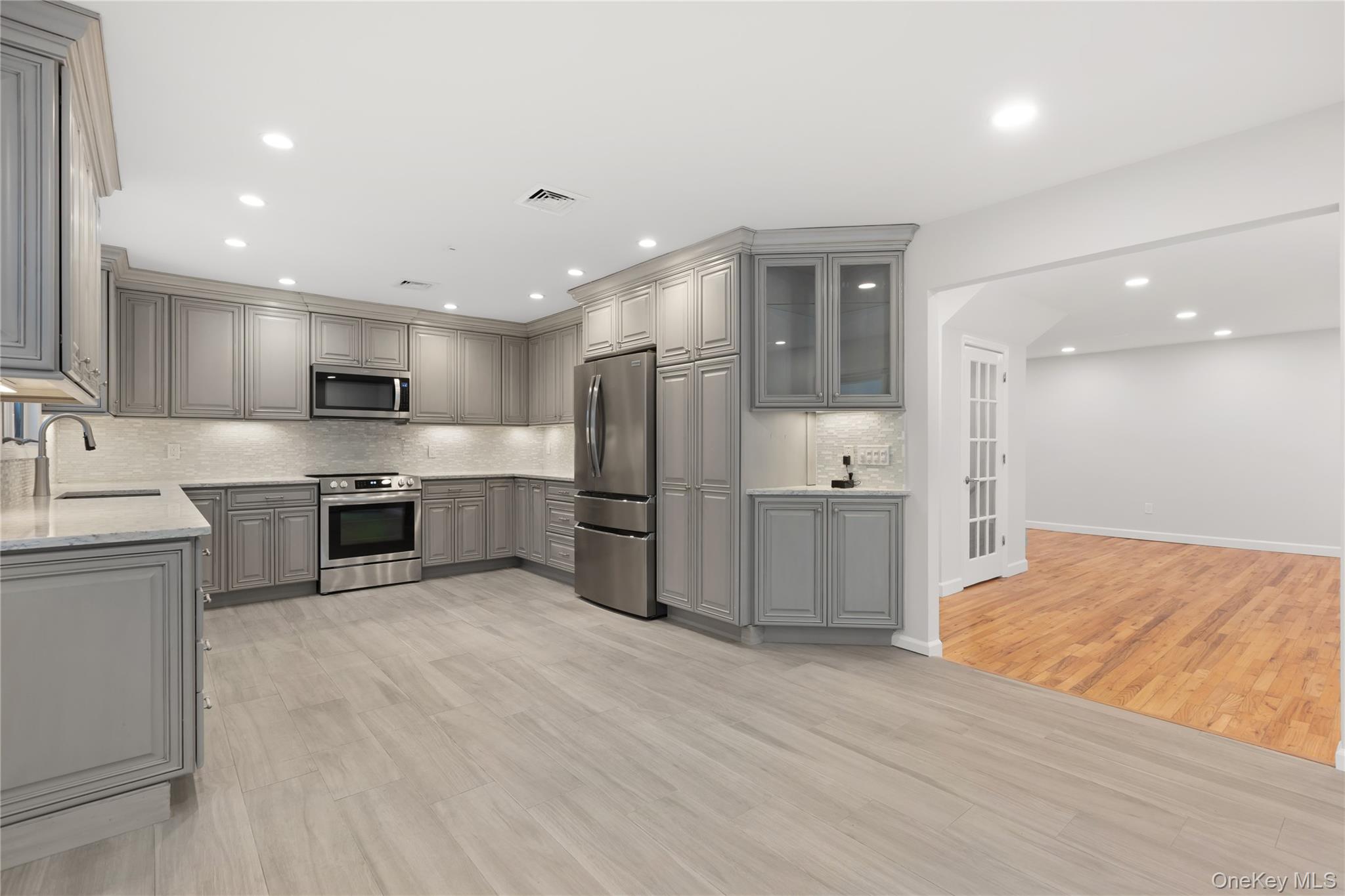 #12 photo, 339 Halbert Drive, سوفولك Holbrook , NY 11741