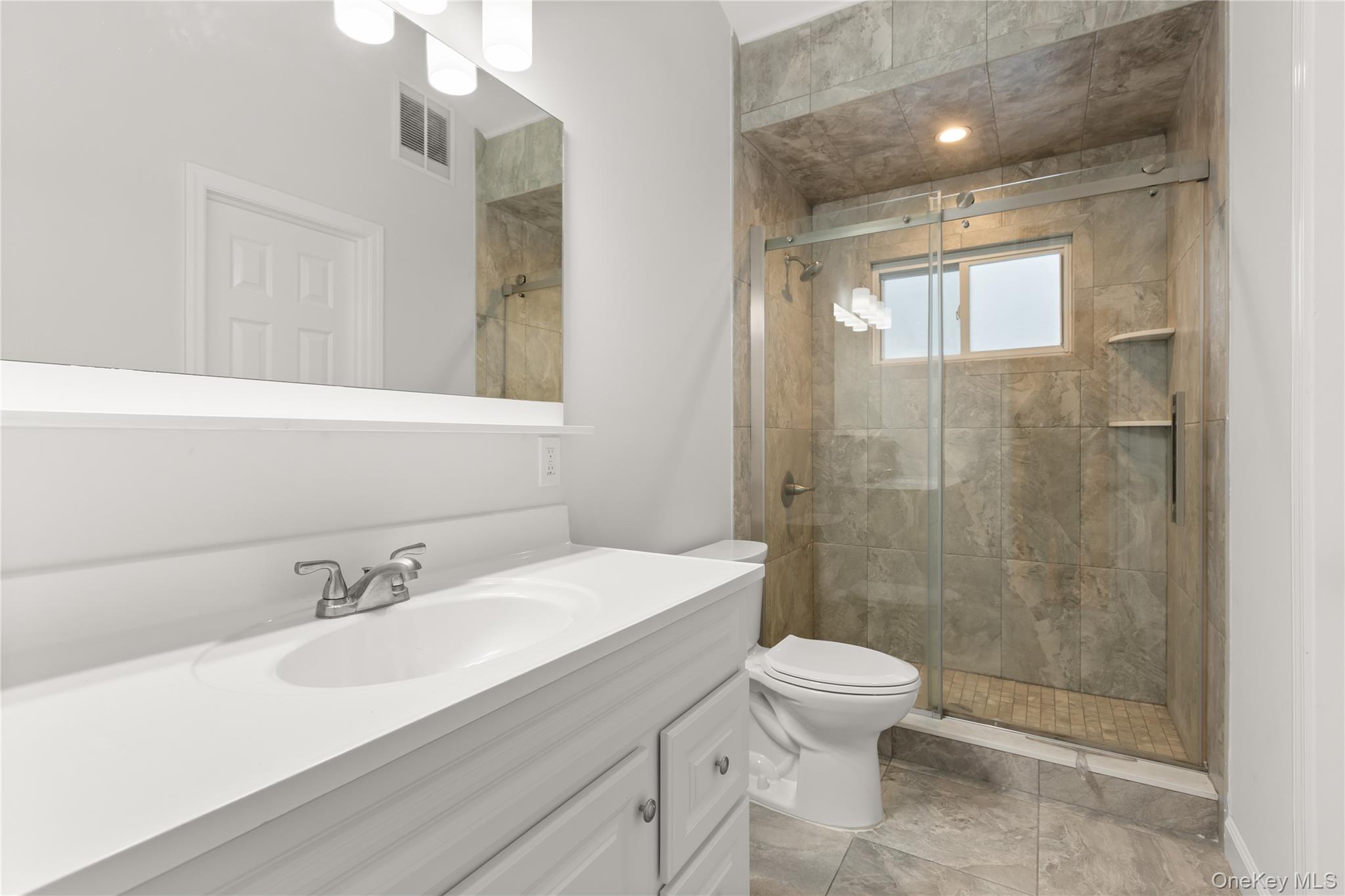 #9 photo, 339 Halbert Drive, سوفولك Holbrook , NY 11741