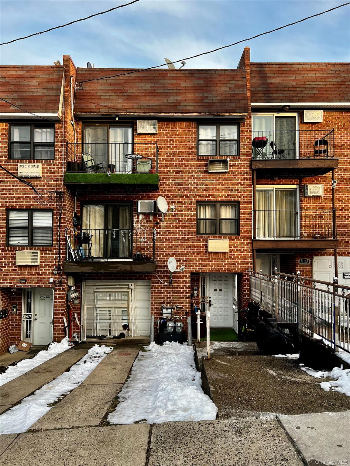 #1 photo, 5-21 128th Street, 皇后区 大学点 College Point , NY 11356