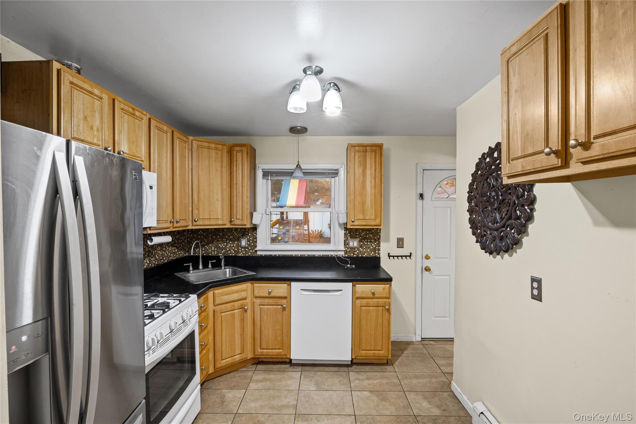 #10 photo, 70 Princess Street, नासाउ काउंटी Hicksville , NY 11801