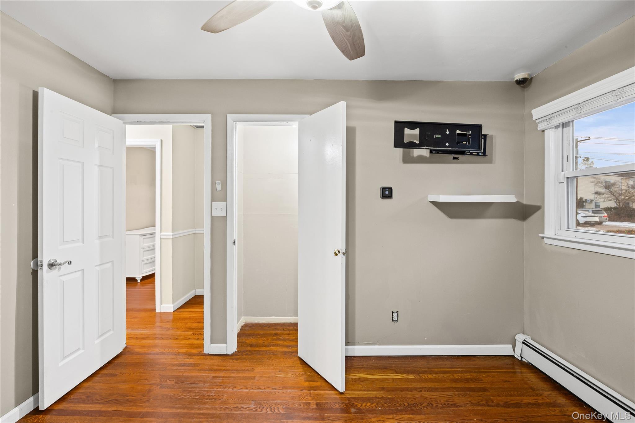 #16 photo, 70 Princess Street, नासाउ काउंटी Hicksville , NY 11801