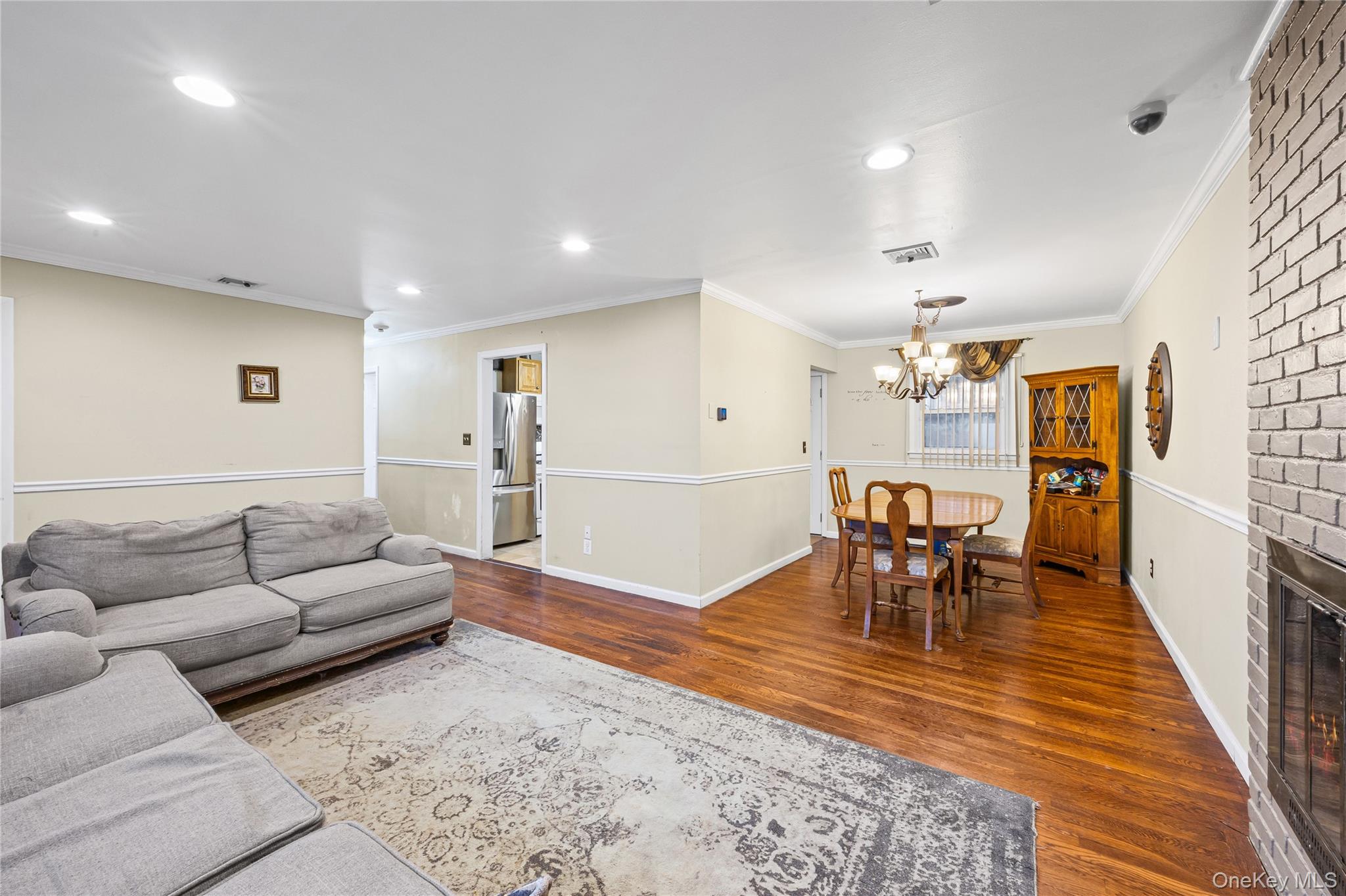 #3 photo, 70 Princess Street, नासाउ काउंटी Hicksville , NY 11801