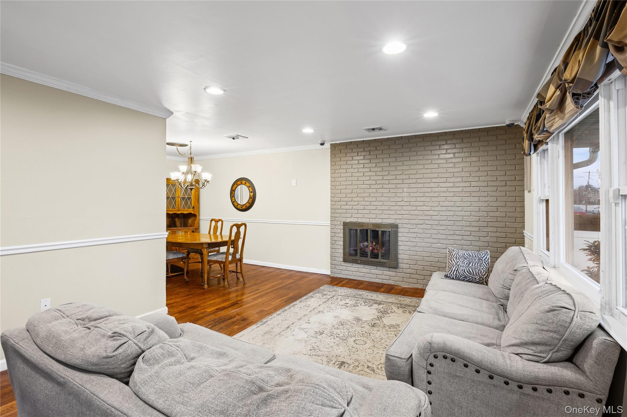 #5 photo, 70 Princess Street, नासाउ काउंटी Hicksville , NY 11801