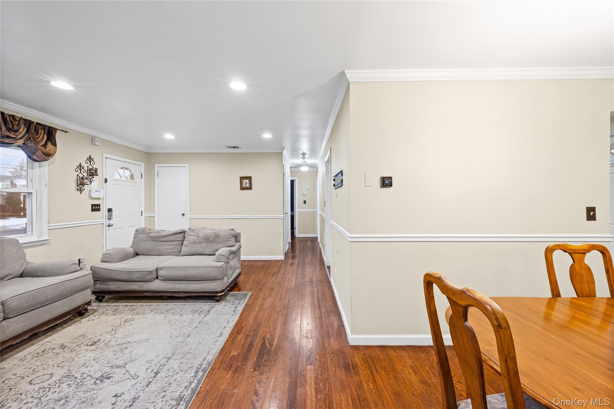 #6 photo, 70 Princess Street, नासाउ काउंटी Hicksville , NY 11801