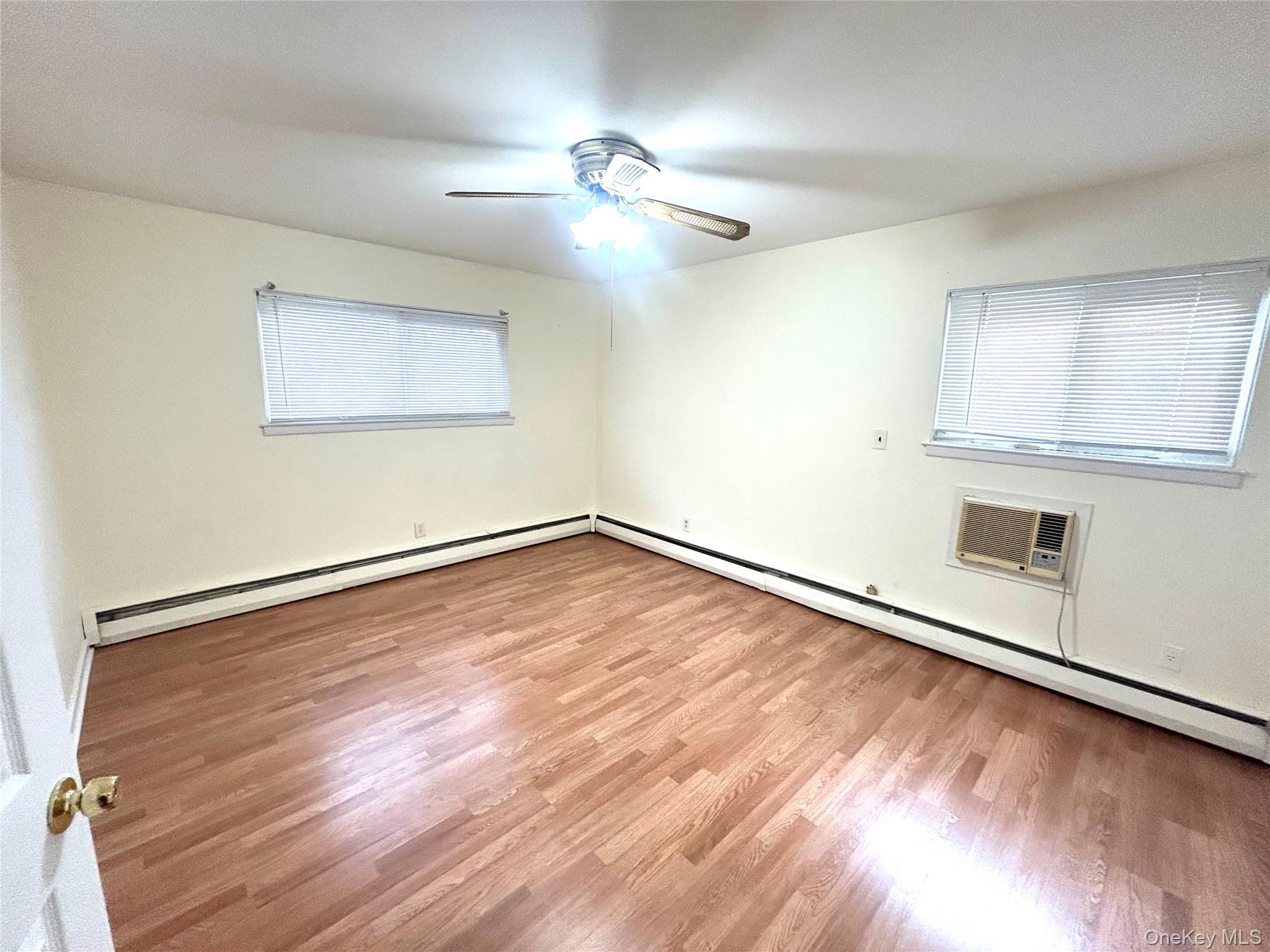 #12 photo, 76-36 265th Street, New Hyde Park , NY 11040