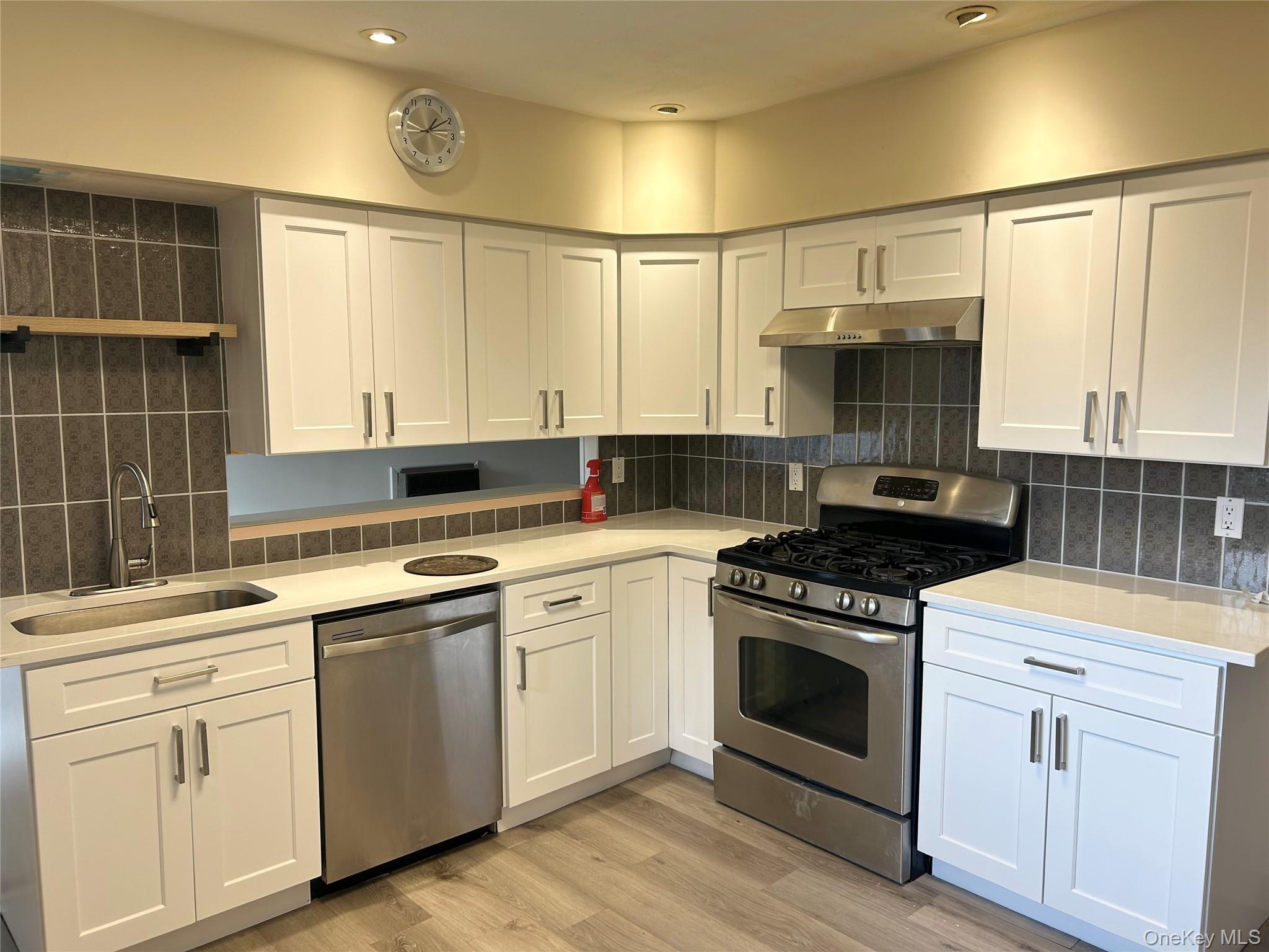 #7 photo, 76-36 265th Street, New Hyde Park , NY 11040