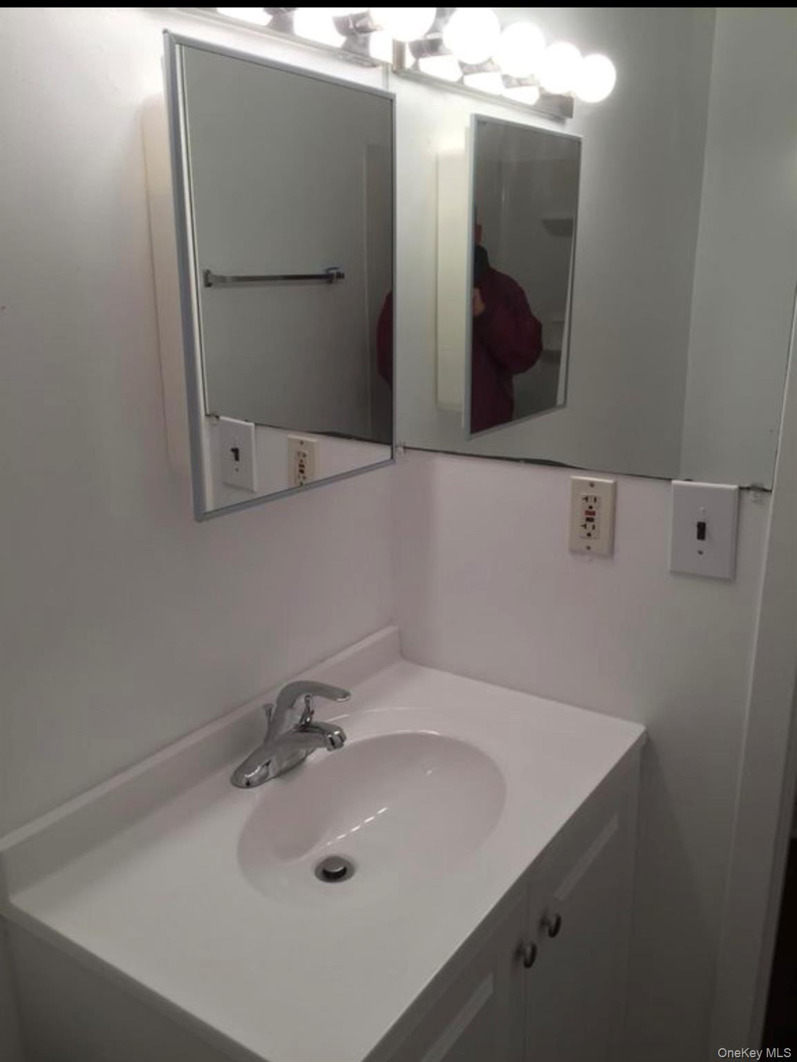 #5 photo, 206 W Broadway, Port Jefferson , NY 11777