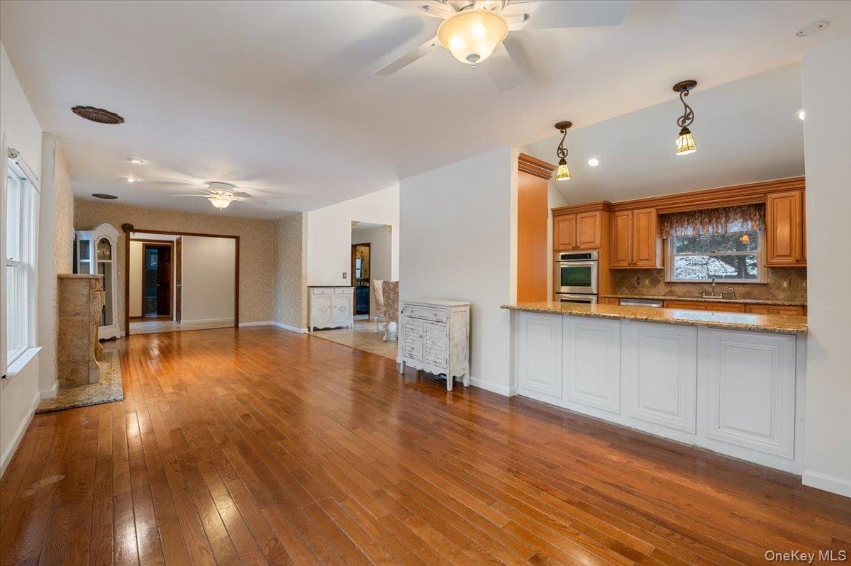 #10 photo, 33 Fleets Cove Road, Huntington , NY 11743