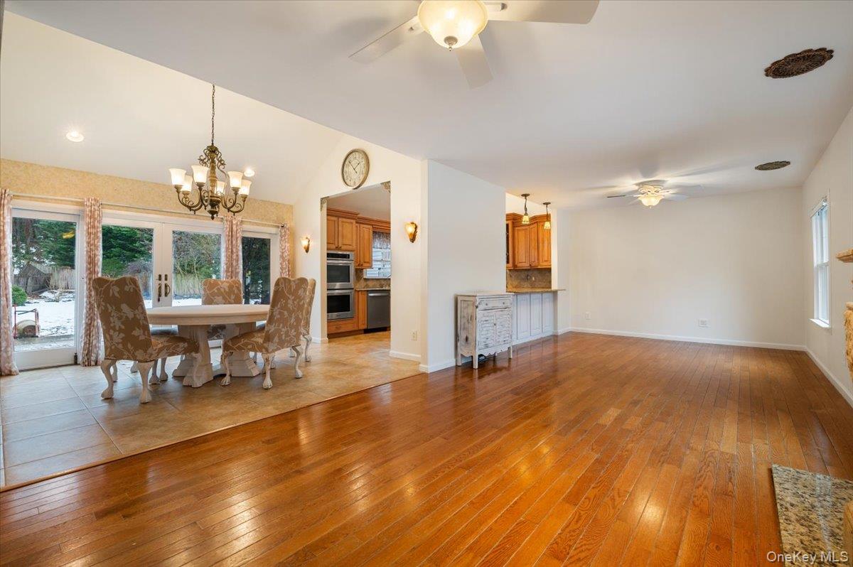 #15 photo, 33 Fleets Cove Road, Huntington , NY 11743