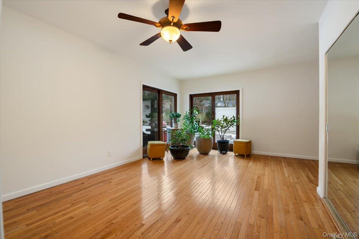 #20 photo, 33 Fleets Cove Road, Huntington , NY 11743