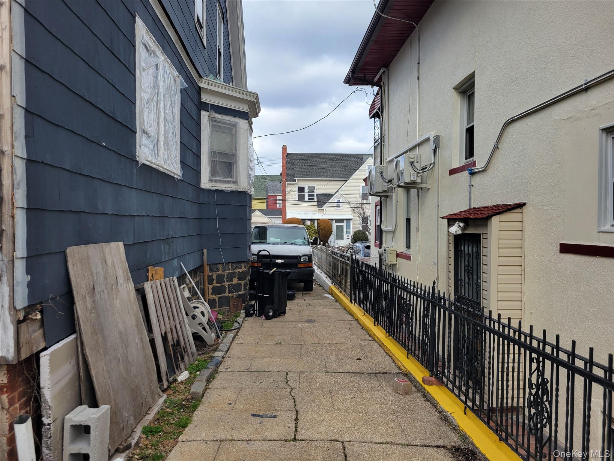 #4 photo, 104-14 27 Avenue, एल्महर्स्ट East Elmhurst , NY 11369