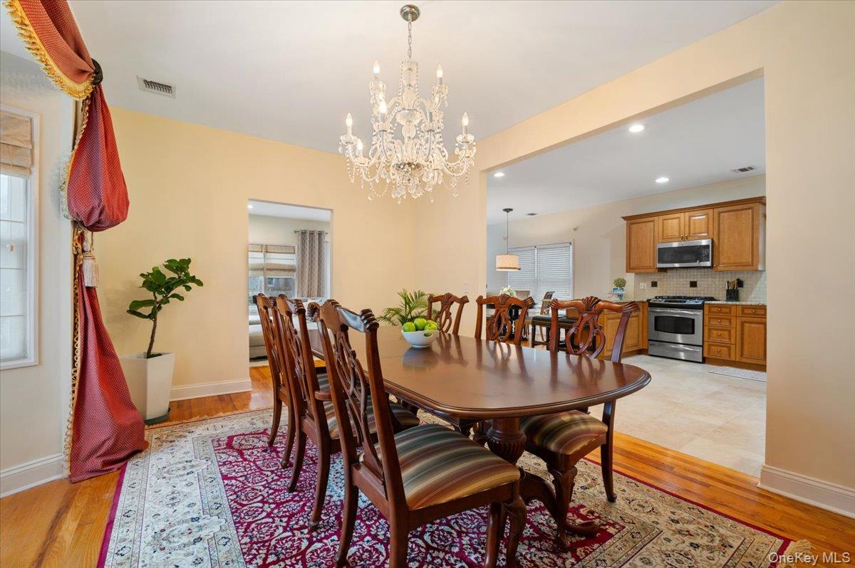 #14 photo, 322 Elmore Avenue, Нассау ‖ East Meadow , NY 11554