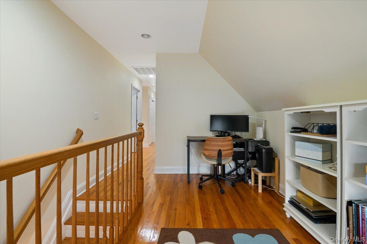 #16 photo, 322 Elmore Avenue, Нассау ‖ East Meadow , NY 11554