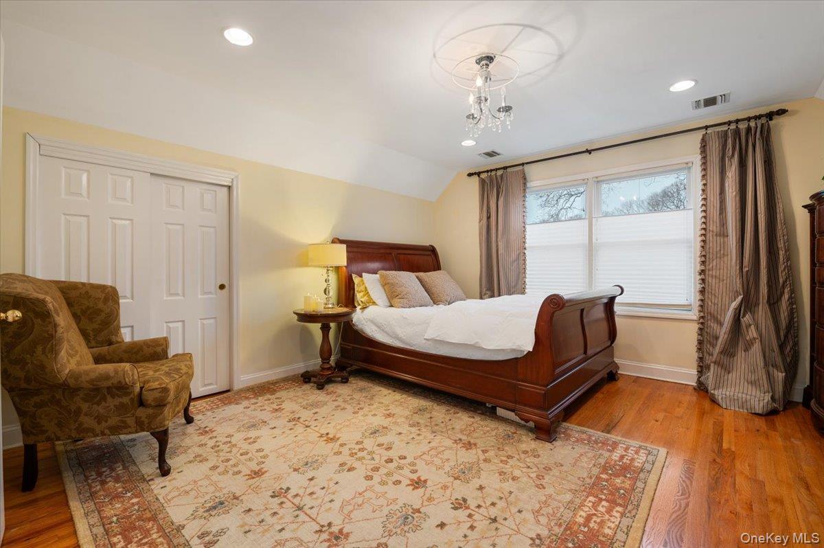 #18 photo, 322 Elmore Avenue, Нассау ‖ East Meadow , NY 11554