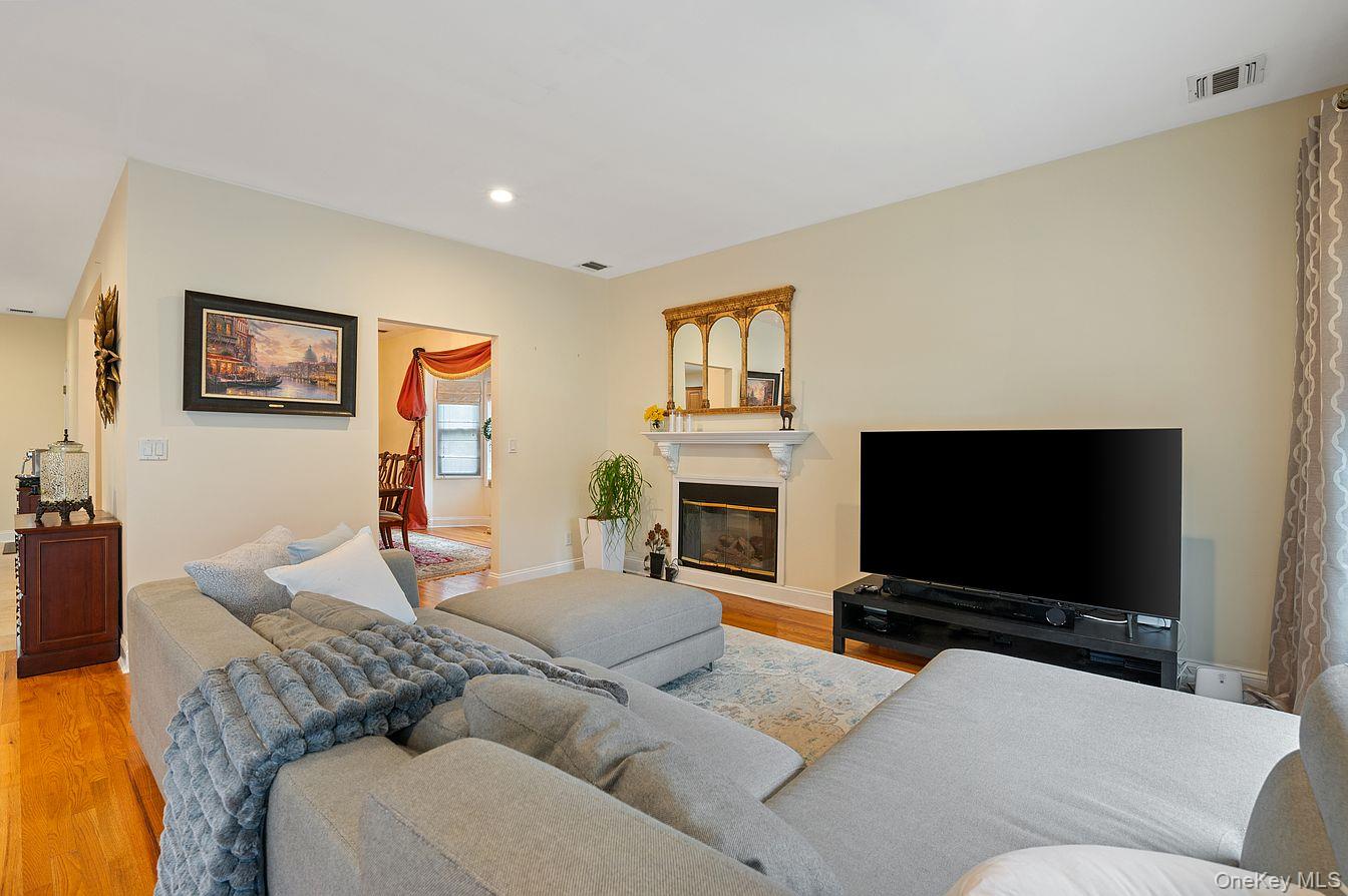 #5 photo, 322 Elmore Avenue, 長島 East Meadow , NY 11554