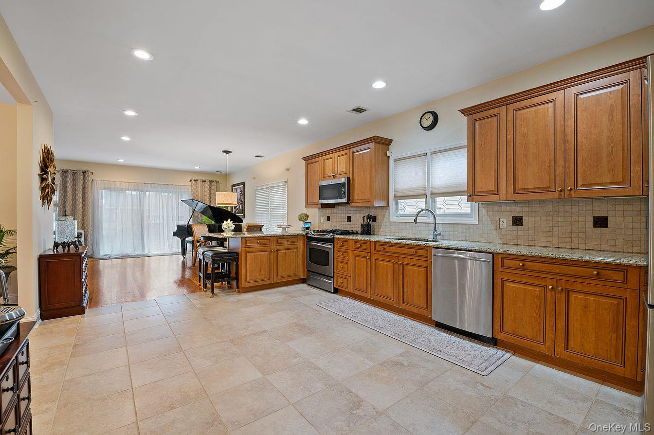 #6 photo, 322 Elmore Avenue, 長島 East Meadow , NY 11554