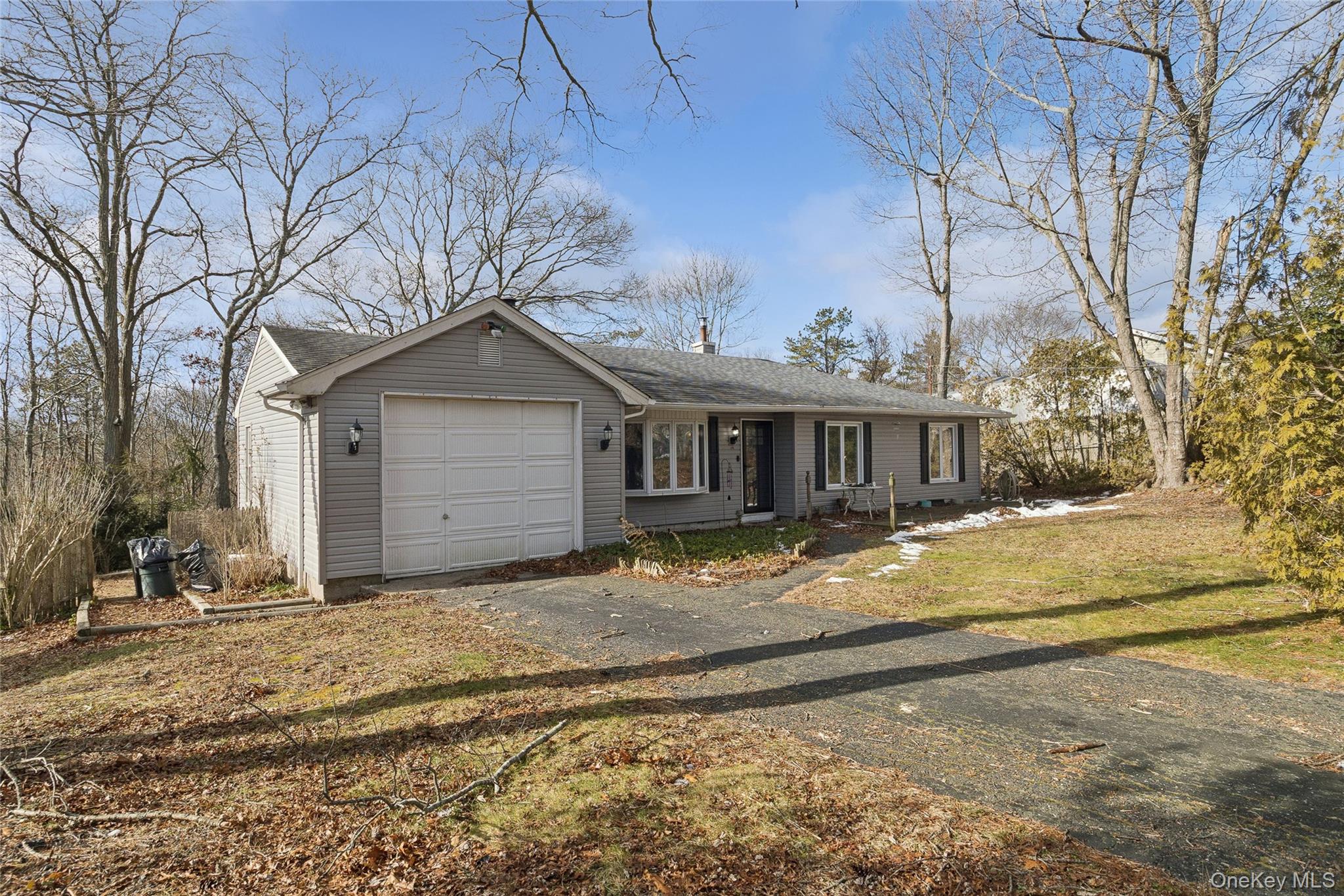 #1 photo, 361 Decatur Avenue, 东长岛 Shirley , NY 11967