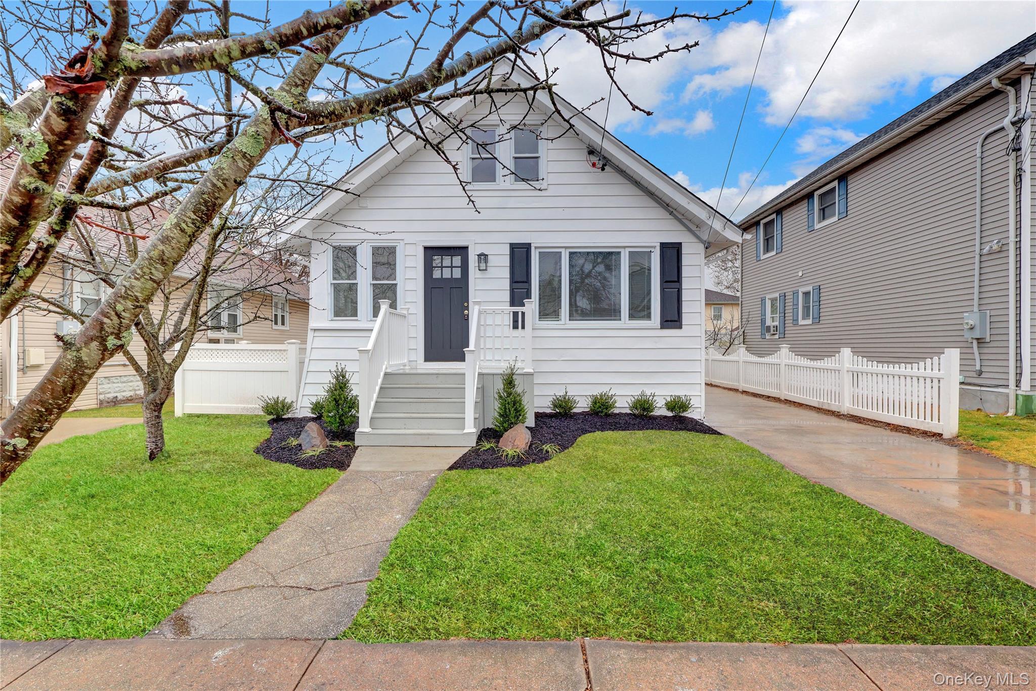 #2 photo, 820 Jefferson Street, Baldwin , NY 11510