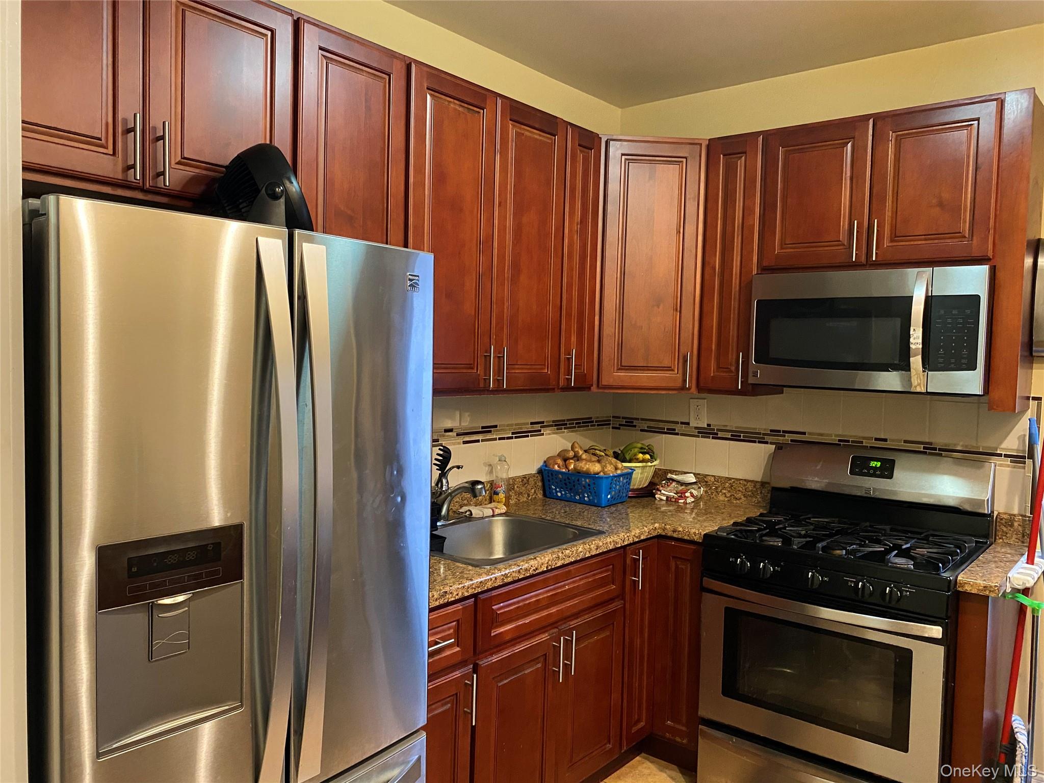 #20 photo, 822 E 215th Street, ब्रोंक्स Bronx , NY 10467