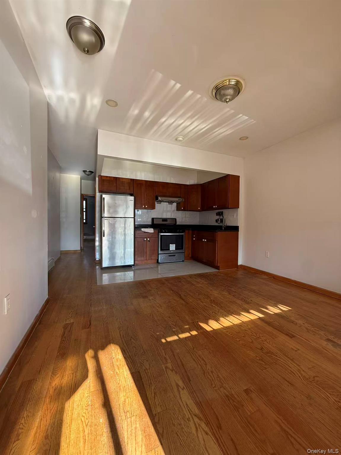 #12 photo, 14627 61st Road, Flushing , NY 11367