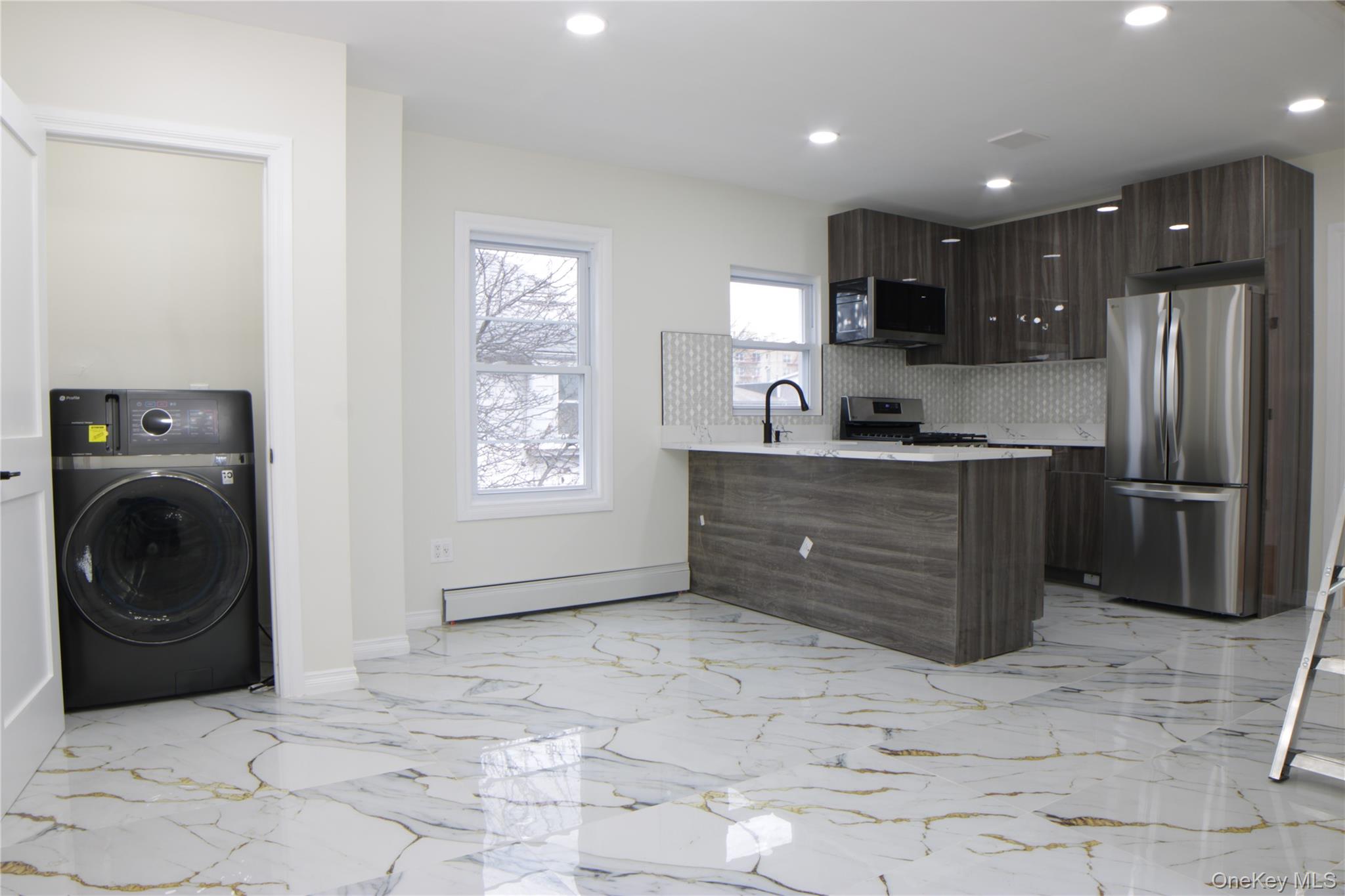 #14 photo, 22011 94th Drive, كوينز Queens Village , NY 11428