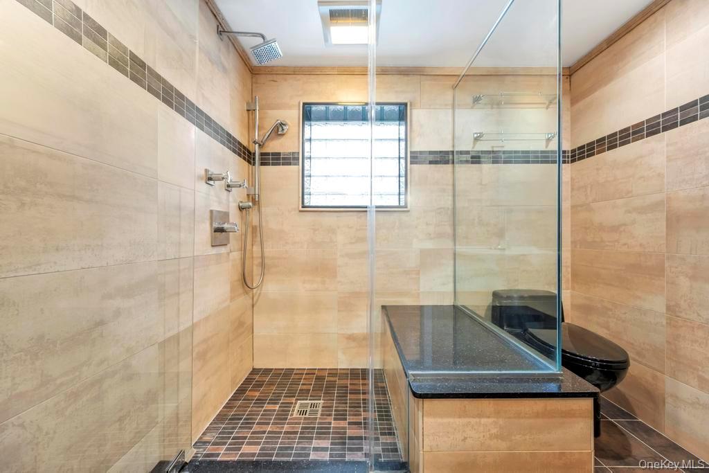 #12 photo, 1026 Barbara Court, מחוז נסאו North Bellmore , NY 11710