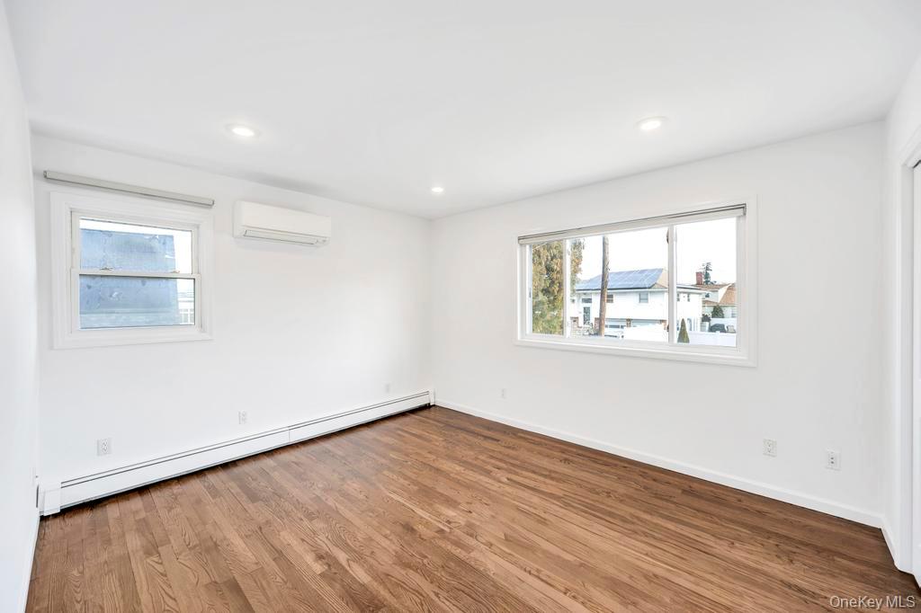 #13 photo, 1026 Barbara Court, מחוז נסאו North Bellmore , NY 11710