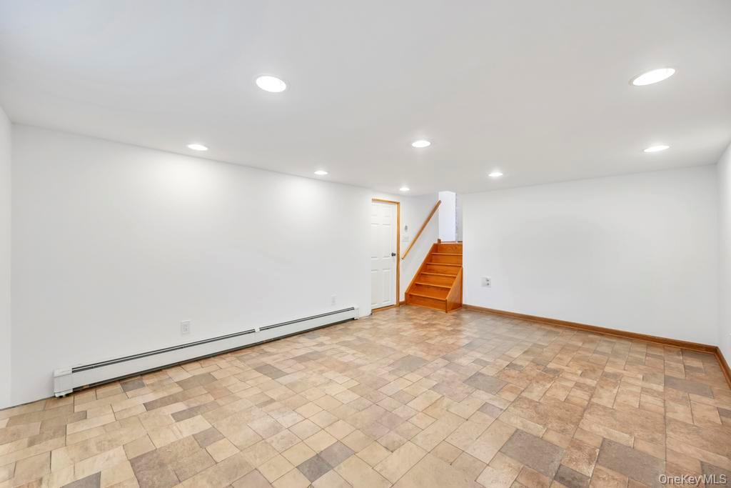 #16 photo, 1026 Barbara Court, מחוז נסאו North Bellmore , NY 11710