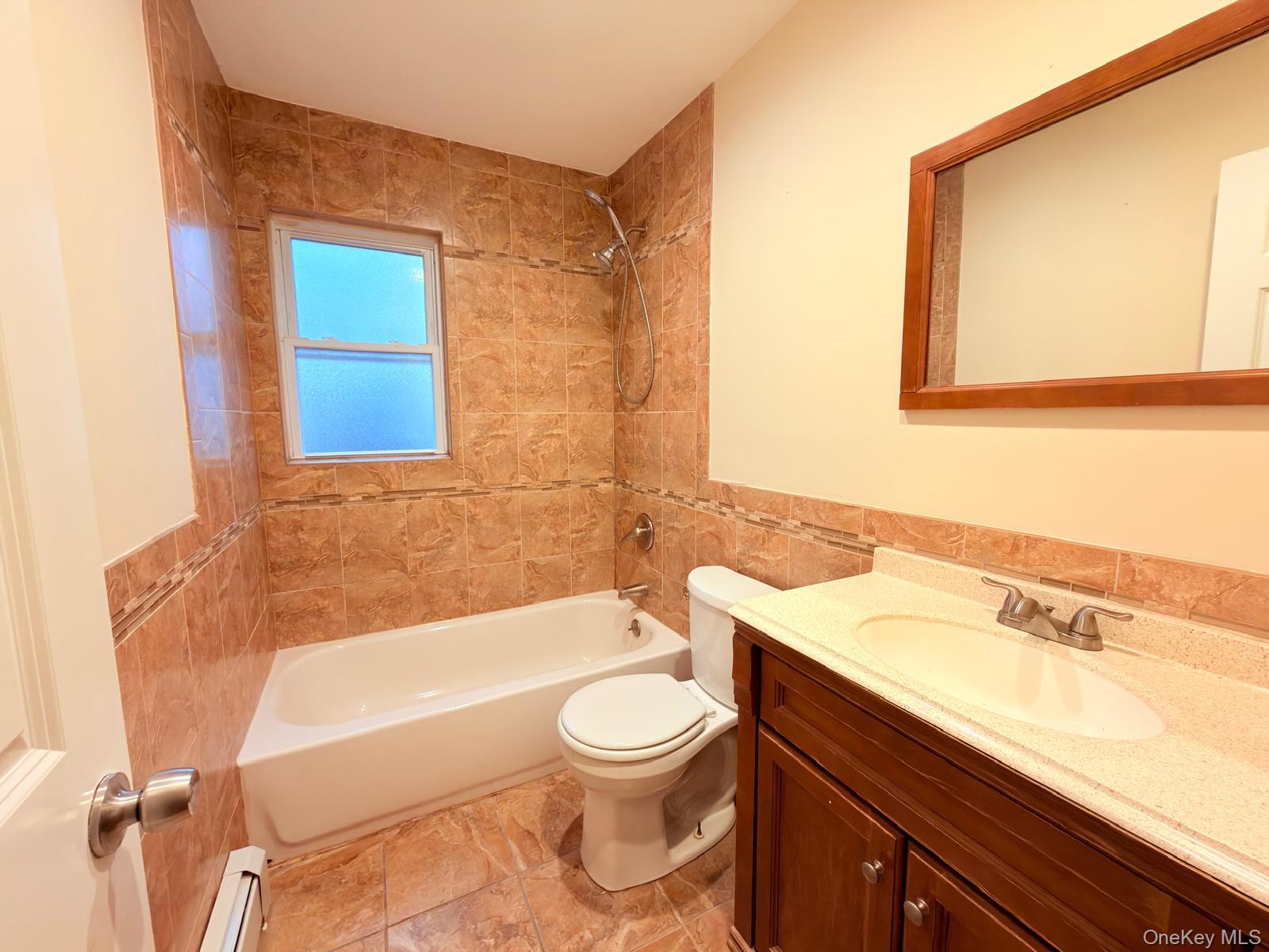 #10 photo, 35 N 16th Street, מחוז סאפוק Wheatley Heights , NY 11798