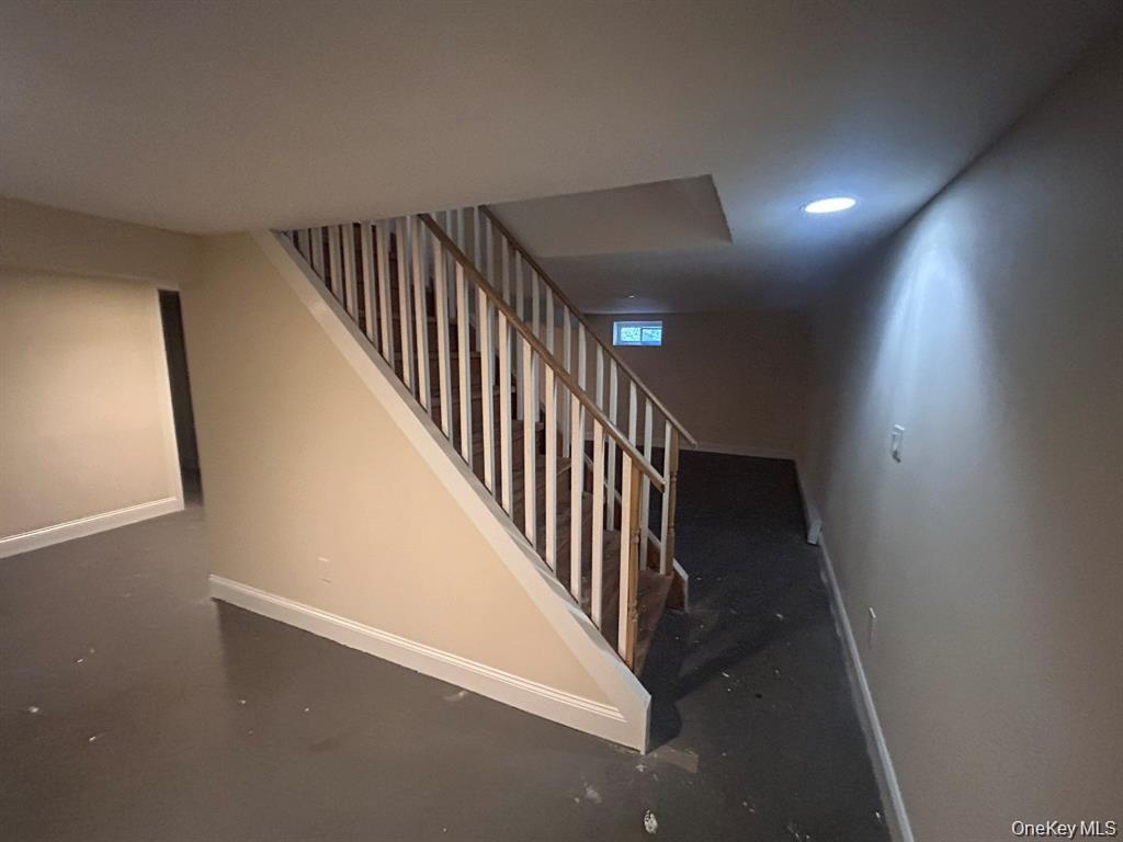 #17 photo, 35 N 16th Street, מחוז סאפוק Wheatley Heights , NY 11798