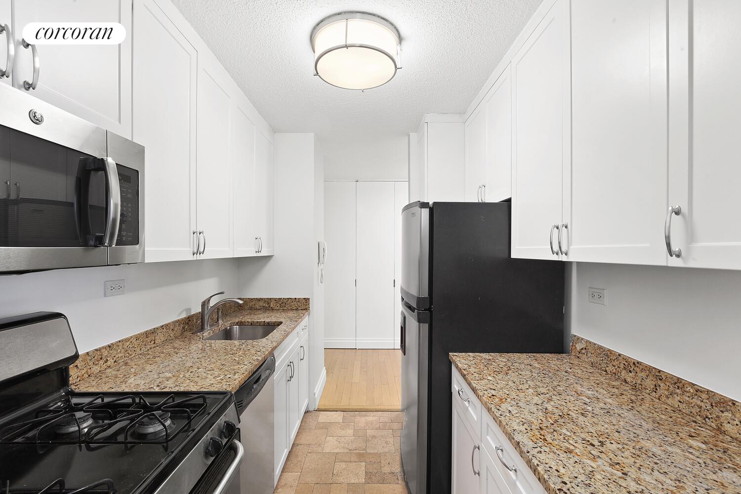 #4 photo, 1641 3RD Avenue, 曼哈顿 Yorkville , NY 10128