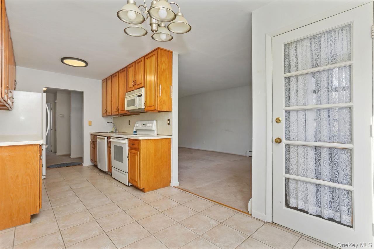 #5 photo, 58 Coachlight Square, Montrose , NY 10548