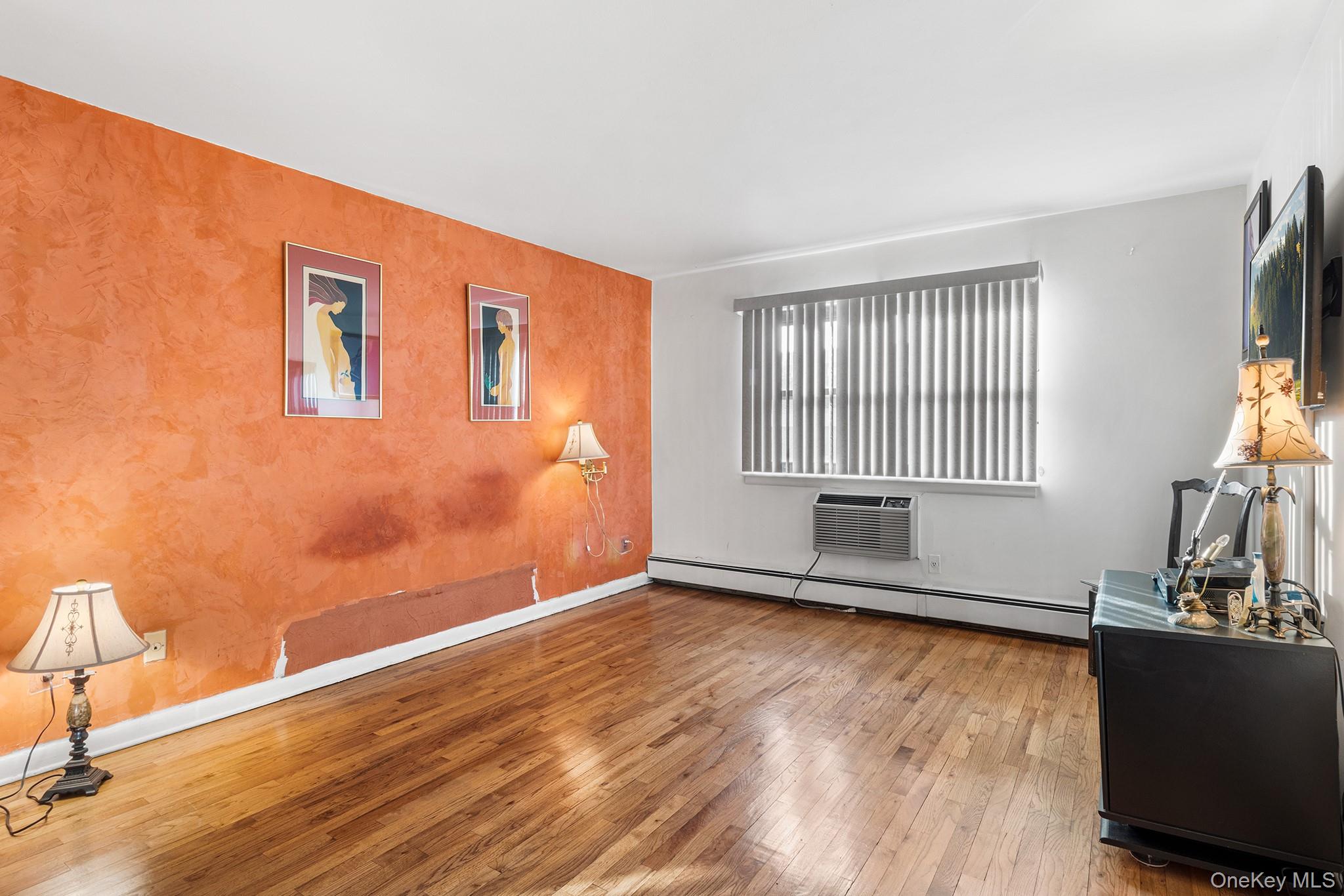 #12 photo, 210 Fulton Street, Нассау ‖ Farmingdale , NY 11735