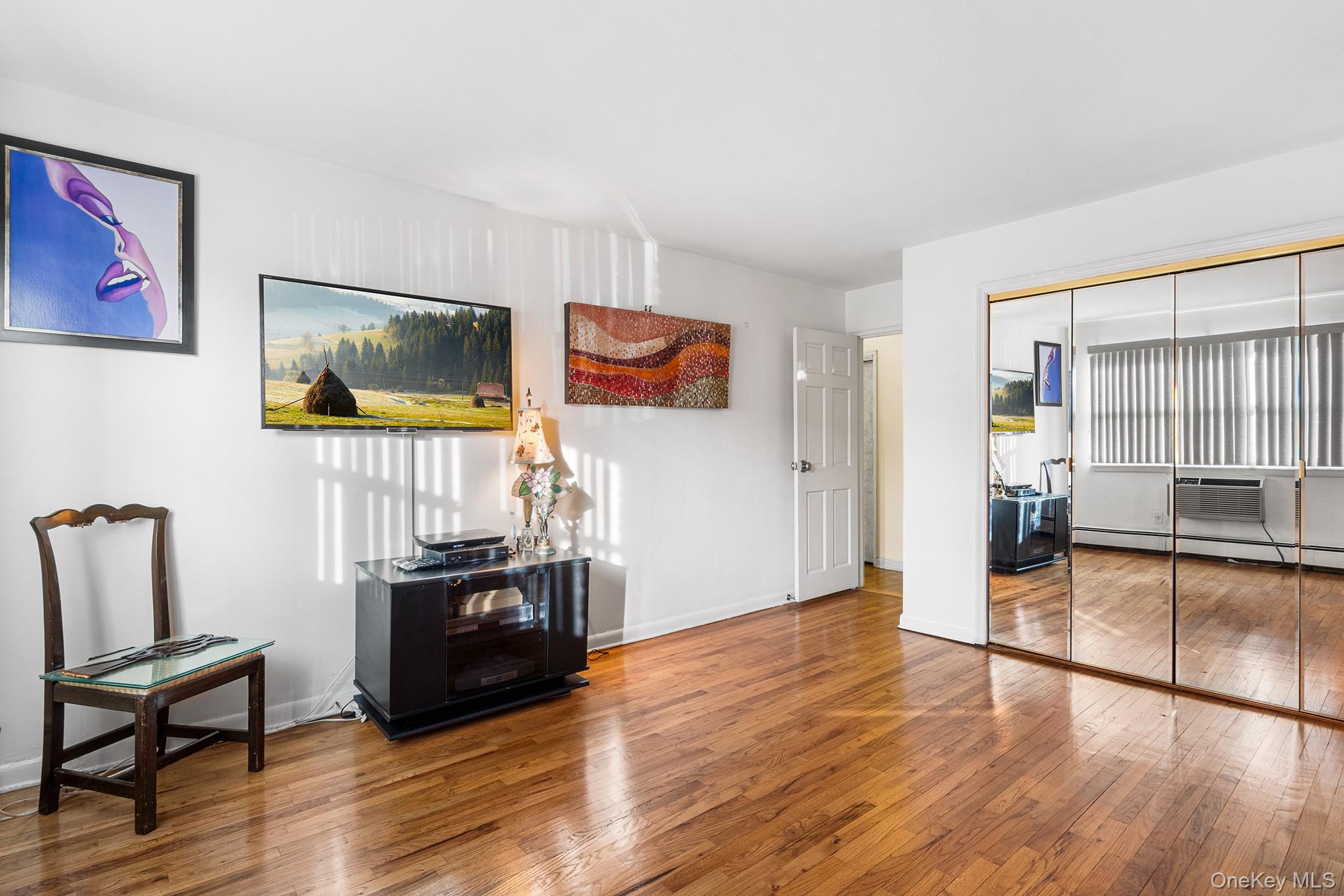 #13 photo, 210 Fulton Street, Нассау ‖ Farmingdale , NY 11735