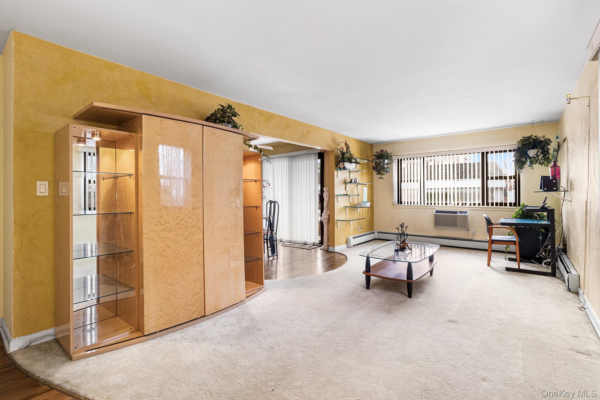 #3 photo, 210 Fulton Street, Нассау ‖ Farmingdale , NY 11735