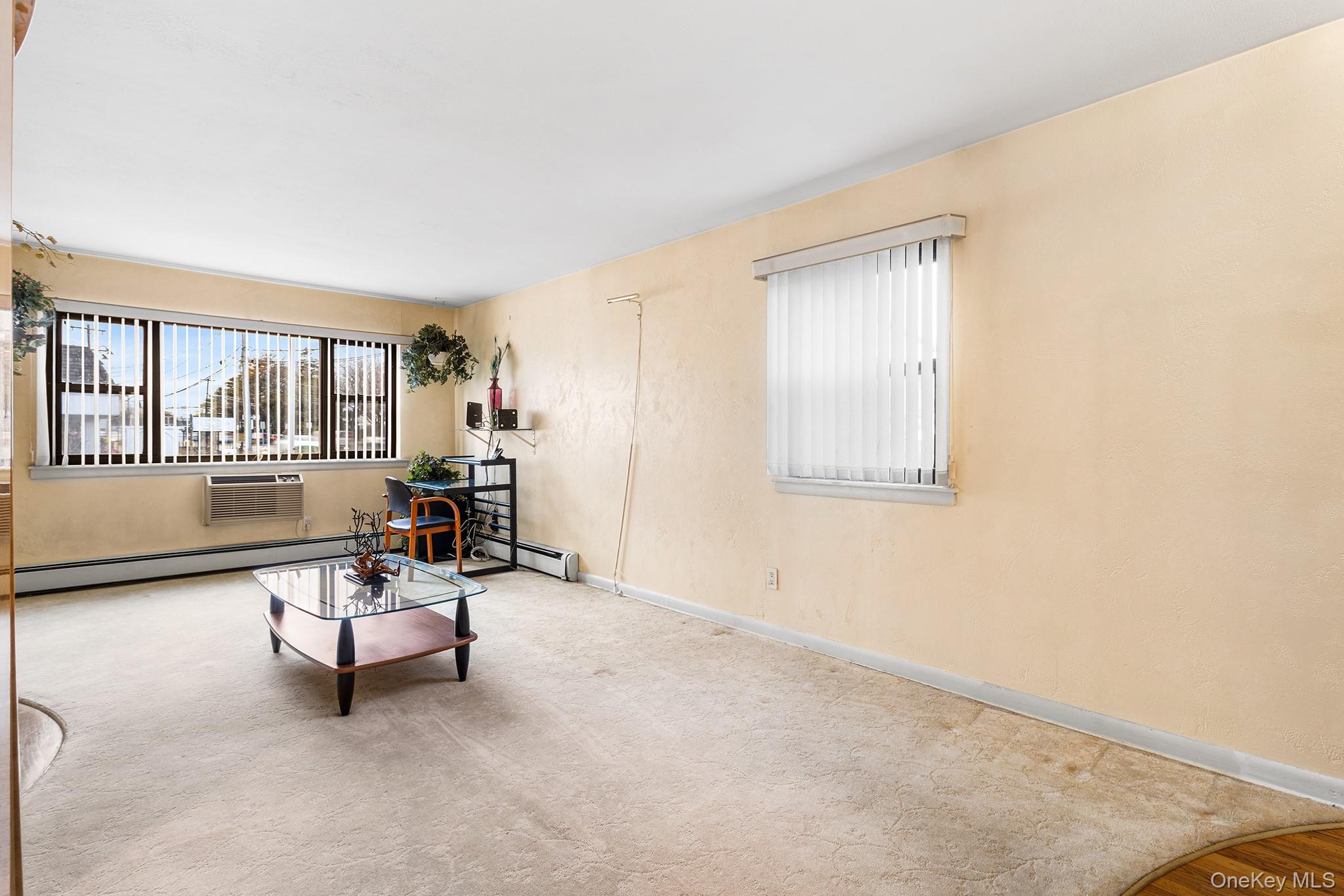 #4 photo, 210 Fulton Street, Нассау ‖ Farmingdale , NY 11735