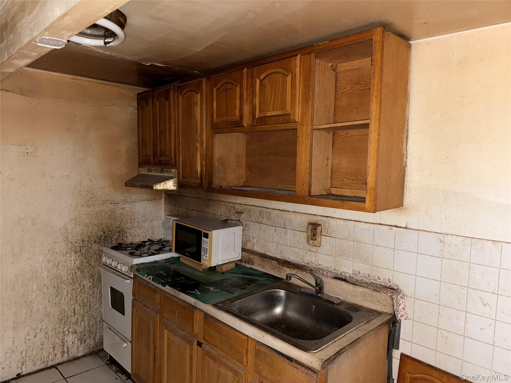 #12 photo, 34-54 70th, קווינס Jackson Heights , NY 11372