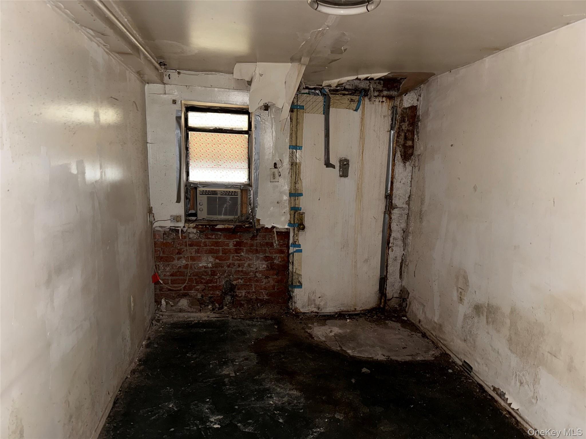 #14 photo, 34-54 70th, קווינס Jackson Heights , NY 11372