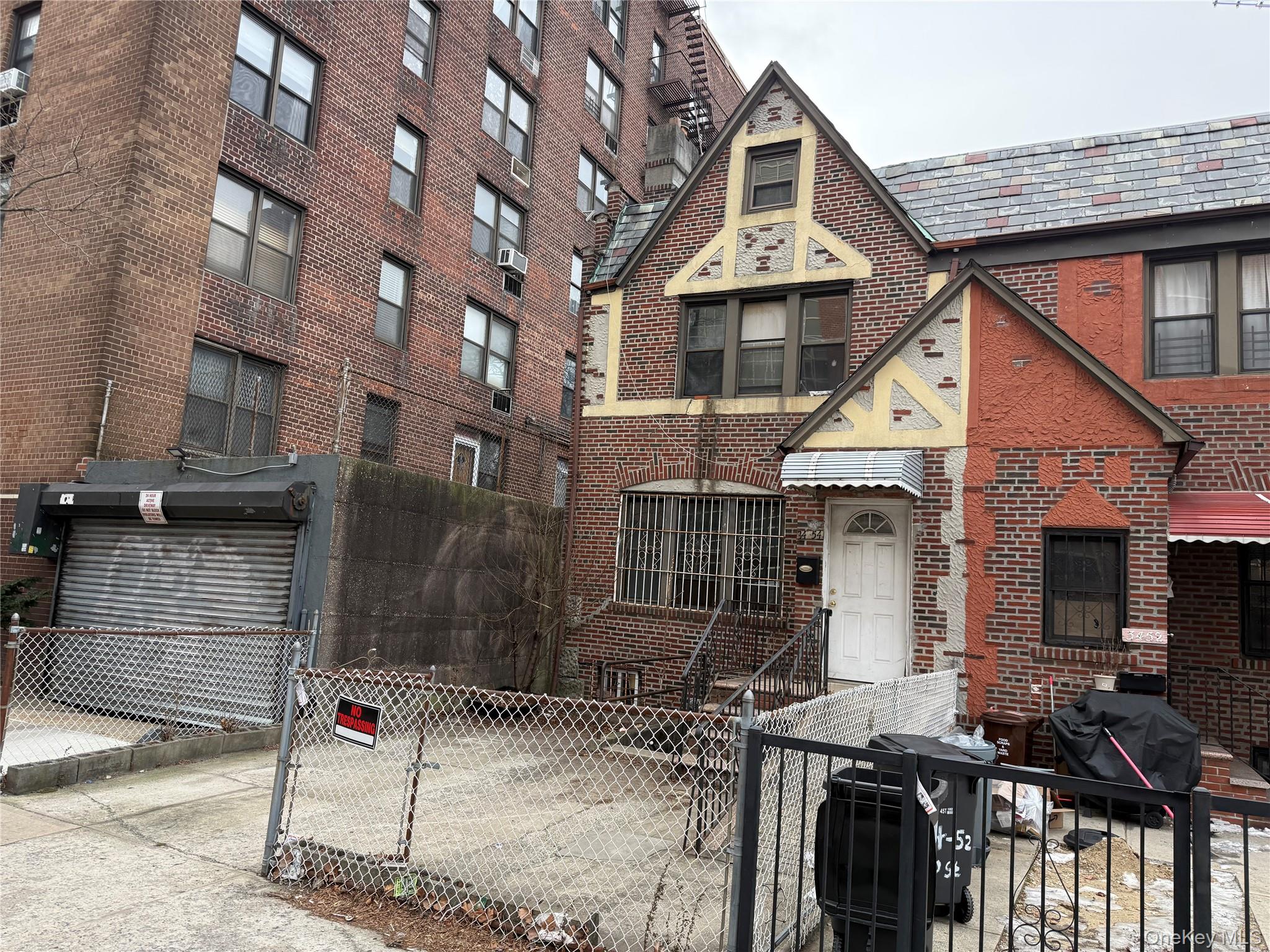 #15 photo, 34-54 70th, קווינס Jackson Heights , NY 11372