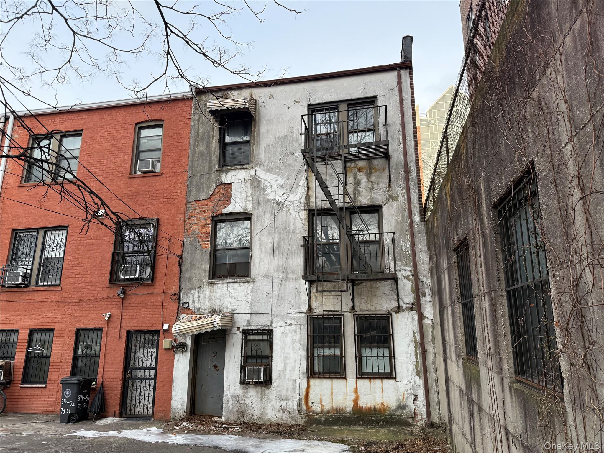 #17 photo, 34-54 70th, קווינס Jackson Heights , NY 11372