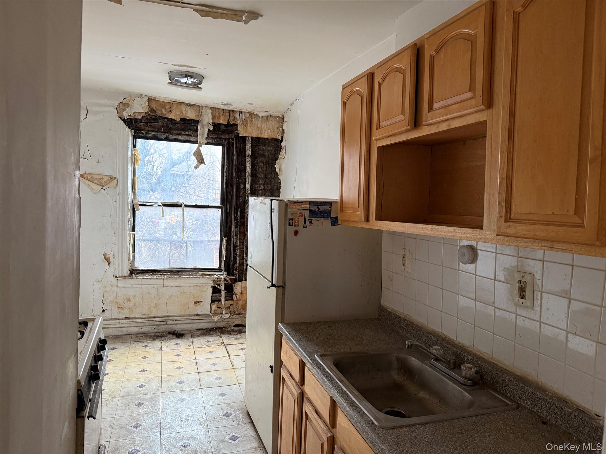 #2 photo, 34-54 70th, קווינס Jackson Heights , NY 11372