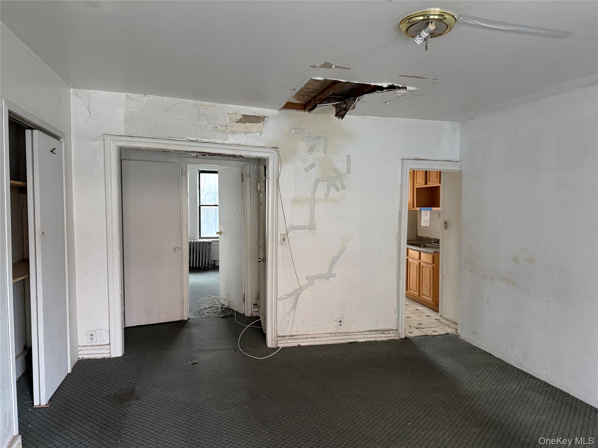 #3 photo, 34-54 70th, קווינס Jackson Heights , NY 11372