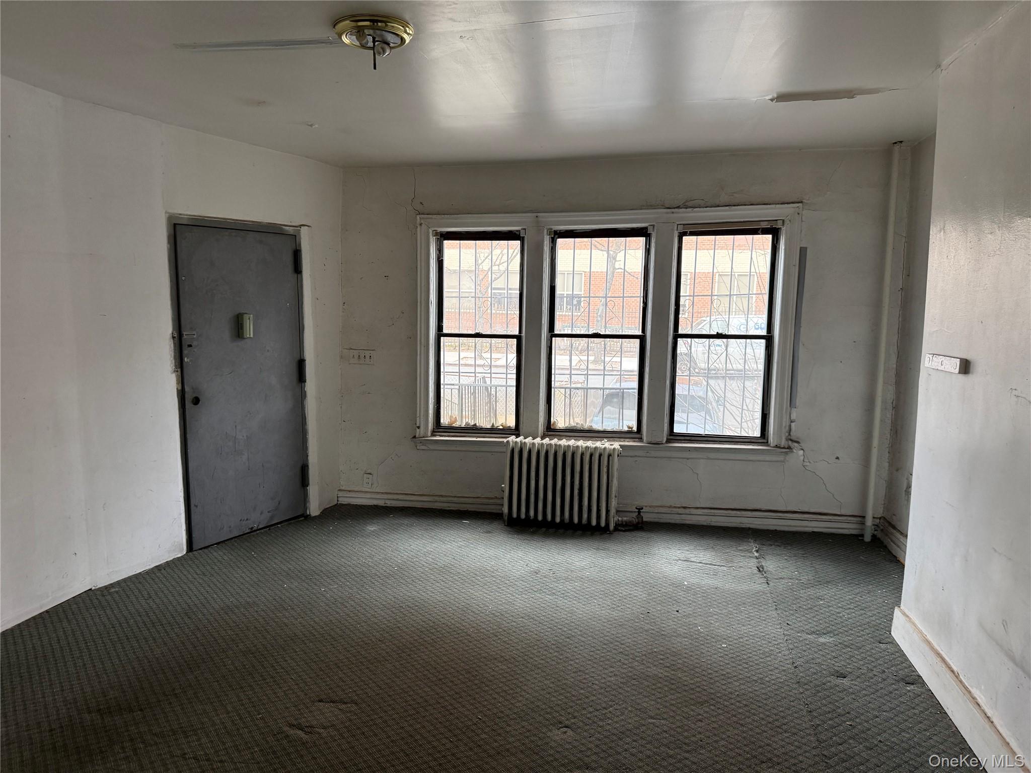 #4 photo, 34-54 70th, קווינס Jackson Heights , NY 11372