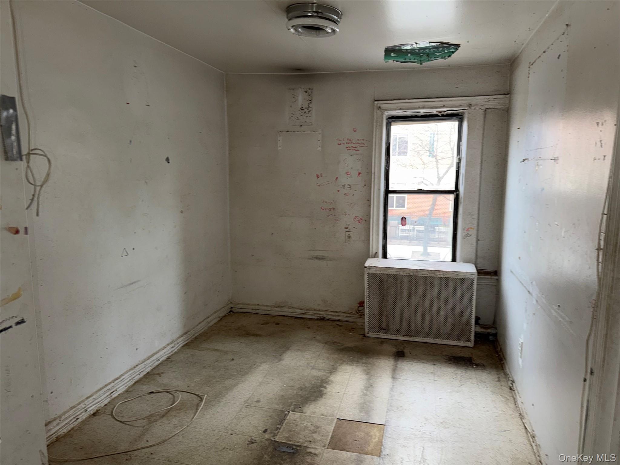 #7 photo, 34-54 70th, קווינס Jackson Heights , NY 11372