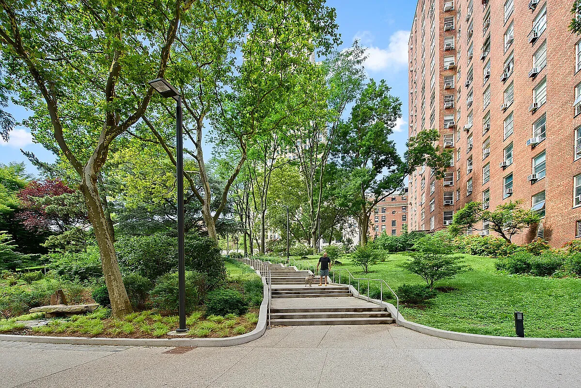 #20 photo, 100 LA SALLE Street, Morningside Heights , NY 10027